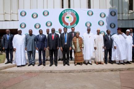 Ecowas head of governments pose for a group photograph after attending the Ordinary Session of the Ecowas Heads of State and Government in Abuja, Nigeria December 17, 2016. REUTERS/Stringer